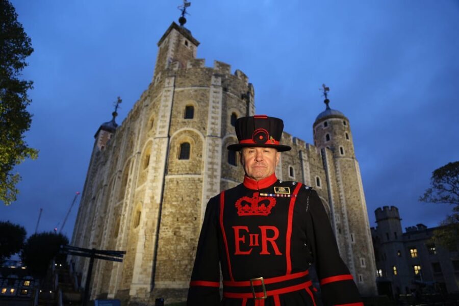 Tower of London: After-Hours Tour with Ceremony of the Keys - A Beefeater guide makes it personal: military service meets storytelling