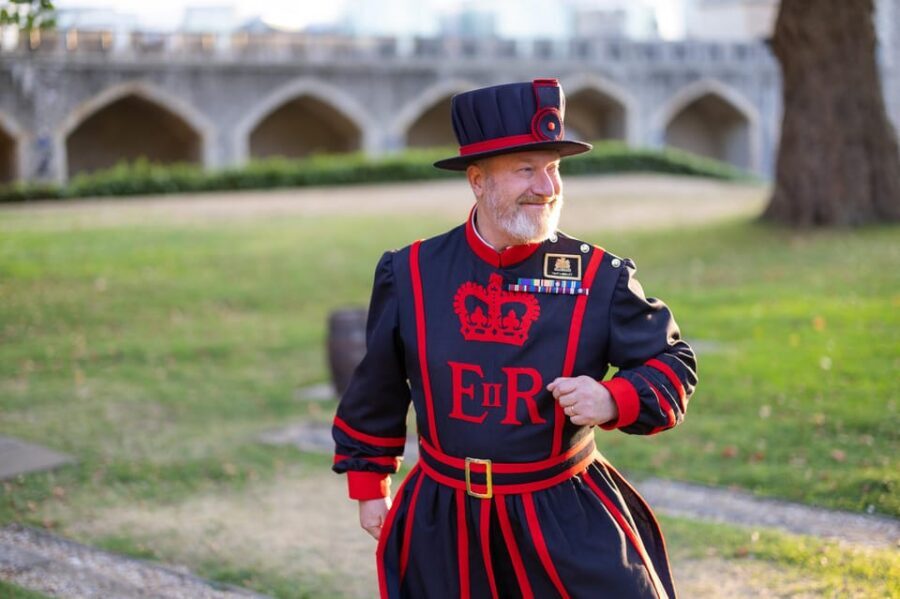 Tower of London: After-Hours Tour with Ceremony of the Keys - Inner Ward and Outer Ward: learning the Tower’s layout as you pass through
