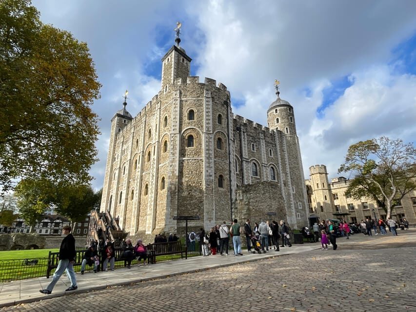 Tower of London: After-Hours Tour with Ceremony of the Keys - Traitor’s Gate and the prison narrative: outside access with real punch