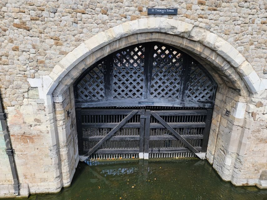 Tower of London: Early Access with Crown Jewels & Beefeaters - Start at the Tower of London Shop and get oriented fast