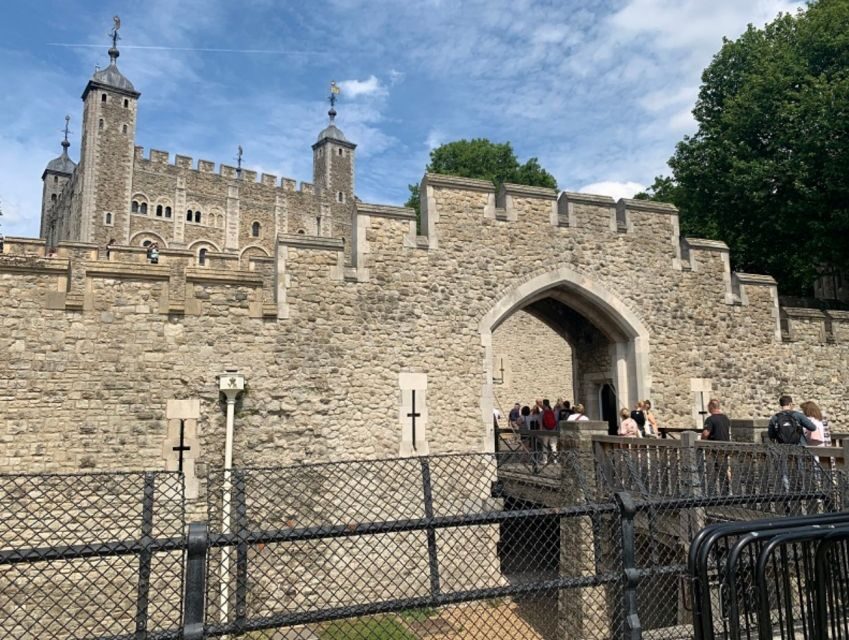 Tower of London: Early Access with Crown Jewels & Beefeaters - Who this tour suits best