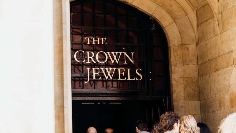 Tower of London Tour with Crown Jewels, plus River Cruise - Morning entry at the Tower: why this timing matters
