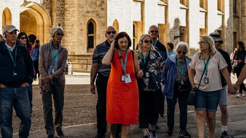 Tower of London Tour with Crown Jewels, plus River Cruise - Torture Tower stop: extracting confessions and final days