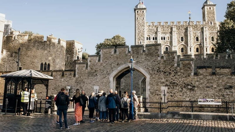 Tower of London Tour with Crown Jewels, plus River Cruise - Meeting point and what to do when you arrive