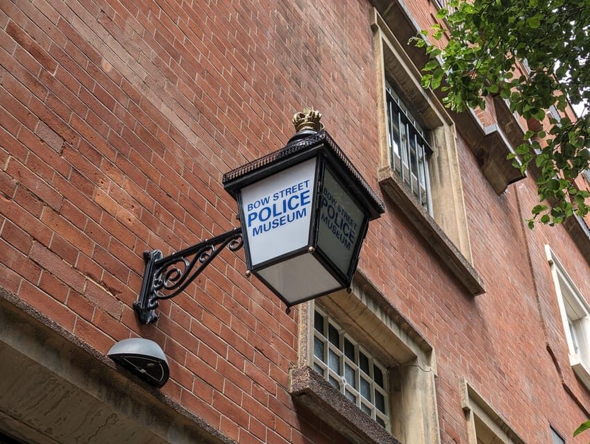 Turmoil, Templars, Oliver Twist: London's Squalor & Splendor - Oliver Twist by foot: Fagin’s den and an execution location