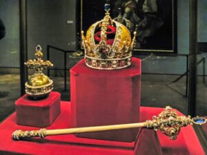 Ultimate Tower of London, Beefeater Welcome & Crown Jewels - Meeting at Starbucks: the simple way to avoid first-day stress