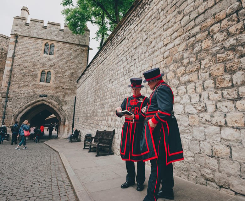 Ultimate Tower of London, Beefeater Welcome & Crown Jewels - Time on your own after the guided loop: how to make it feel personal