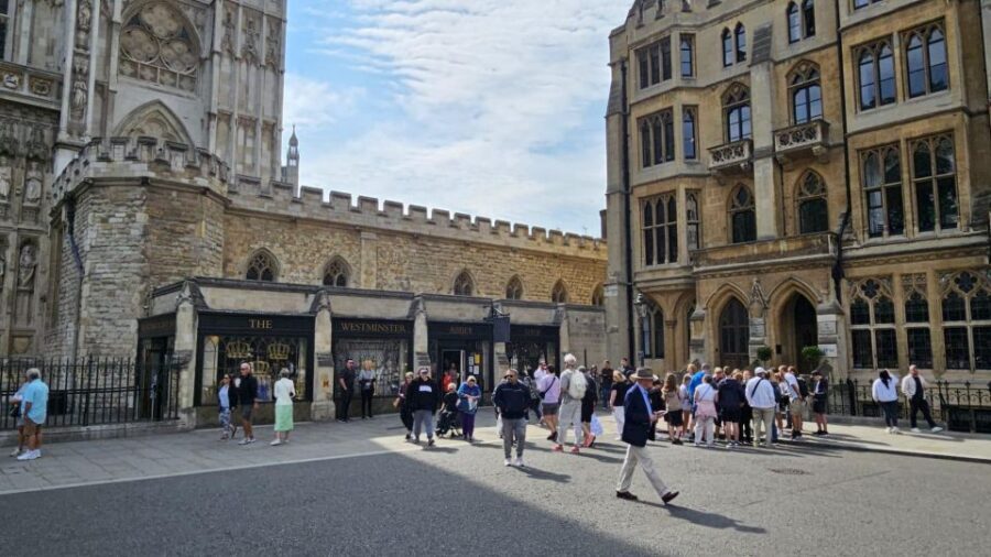 VIP Westminster Abbey & Upper Gallery and Buckingham Palace - Should You Book the VIP Westminster Abbey & Palace Tour?