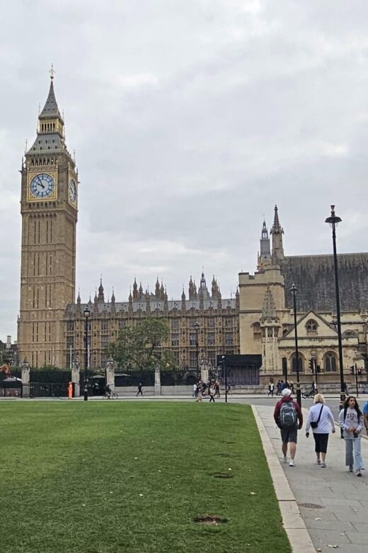 VIP Westminster Abbey & Upper Gallery and Buckingham Palace - Magna Carta and The Crown-Linked Royal Court Tales