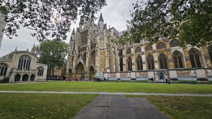 VIP Westminster Abbey & Upper Gallery and Buckingham Palace - Buckingham Palace Exterior: What You Get, and What You Don’t