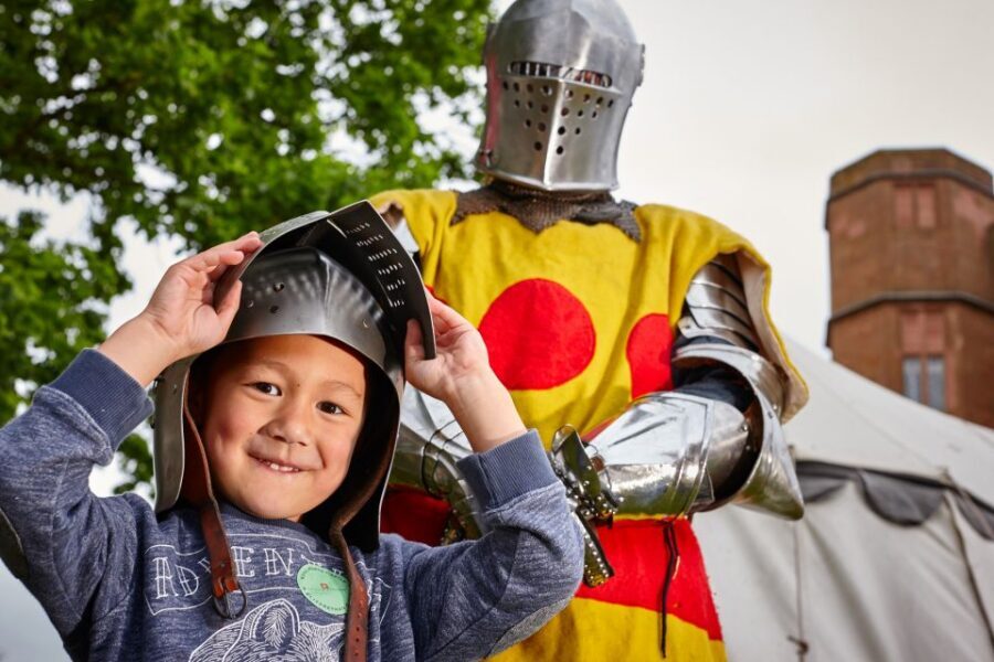 Warwickshire: The Explorer Pass by Shakespeare's England - How the pass works: QR code entry and the booking app