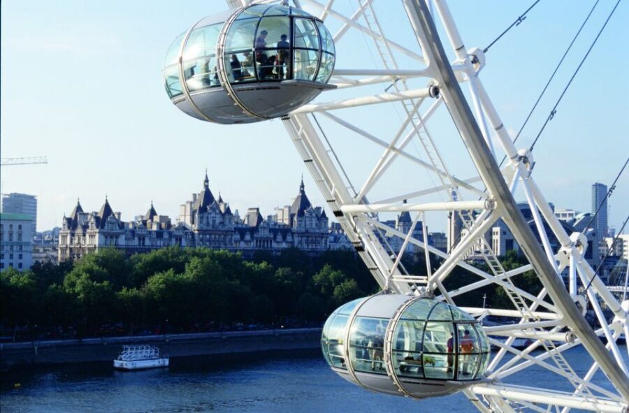 Windsor Castle and London Eye Half-Day Tour - The ride to Windsor: a guided start, then a driver handoff