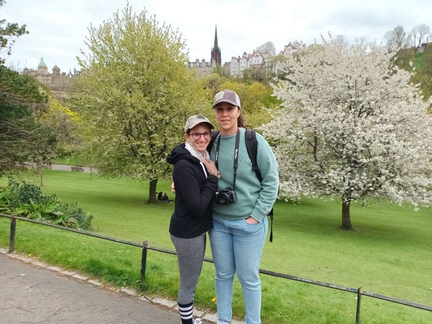 Windsor: Private Town-Walking Tour - Windsor Guildhall to the Crooked House: the town’s offbeat personality