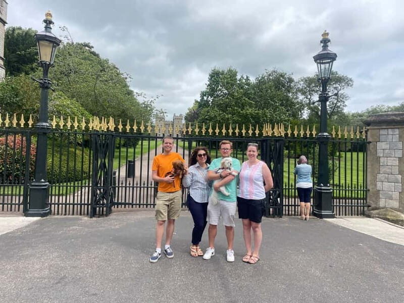 Windsor Town Daily Walking Tour (11am & 2pm) - Walking the Long Walk and seeing how royal space is organized
