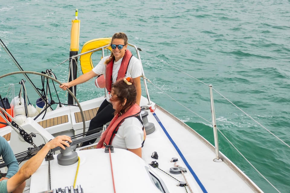 Brighton: Sailing Trip with Drinks - Captain Alex runs a friendly, practical ship