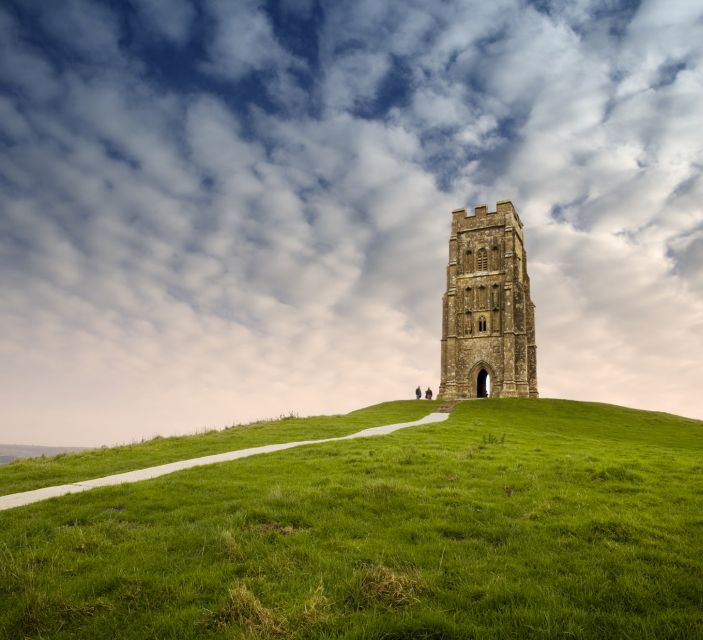 From London: Glastonbury and Cheddar Gorge Guided Day Trip - Getting to the bus: Earls Court, 8:15 prompt, and what the ride is like