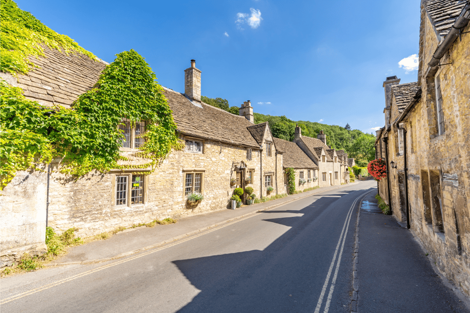 From London: Small Group Stonehenge, Bath & Cotswolds Tour - How the Guides Shape the Day (And Who You Might Get)