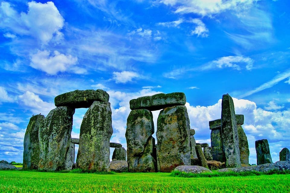 From London: Stonehenge Day Trip with Audioguide - The audio guide setup: story on your schedule