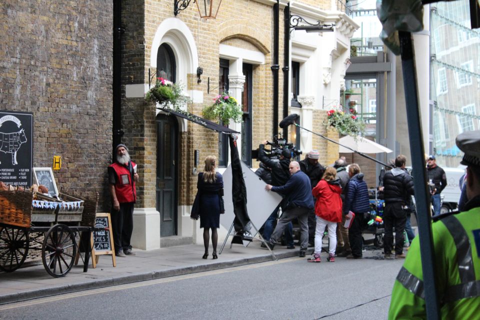 London: Bridget Jones 2–Hour Walking Tour - Bridget’s apartment front door photo stop: the moment the tour sells