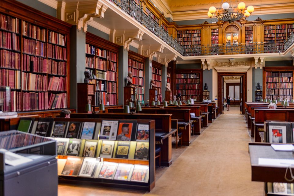 London: British Museum & National Gallery Private Tour - Free exhibitions vs temporary shows: a key money saver