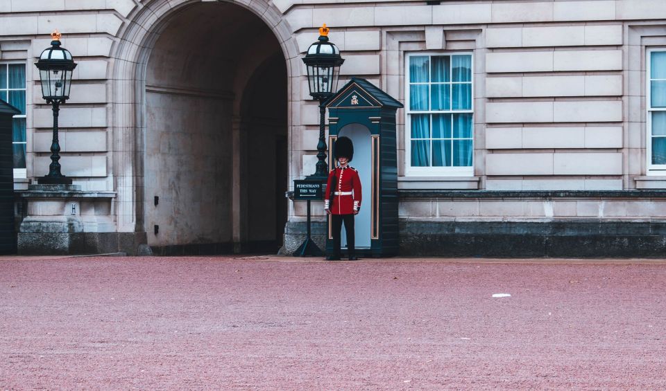 London: Buckingham Palace & Changing of the Guard Experience - Guard Mounting, Explained Clearly at the Palace Front