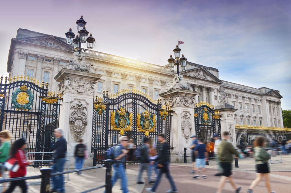 London: Buckingham Palace & Changing of the Guard Experience - What the 2-Hour Walking Portion Adds Outside Buckingham Palace