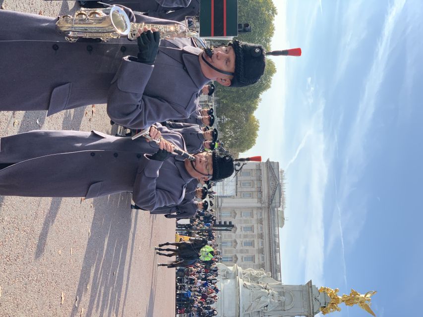 London: Buckingham Palace & Changing of the Guard Experience - When the Guard Routine Changes at Short Notice