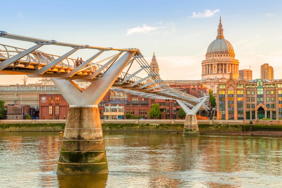 London: Full-Day Sightseeing Bus Tour with River Cruise - Tower of London with a Yeoman Warder: the details that make it stick