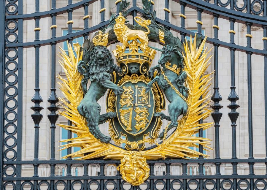 London Royal Tour - Buckingham Palace Entry - 12 guests 2,5h - Garden time, State Rooms, then a self-guided Buckingham Palace run