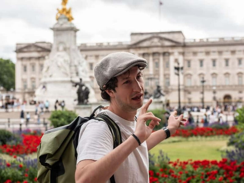 London: See 30+ Top Sights and Eat 8 British Foods Tour - The Underground interlude: one paid ride you should plan for