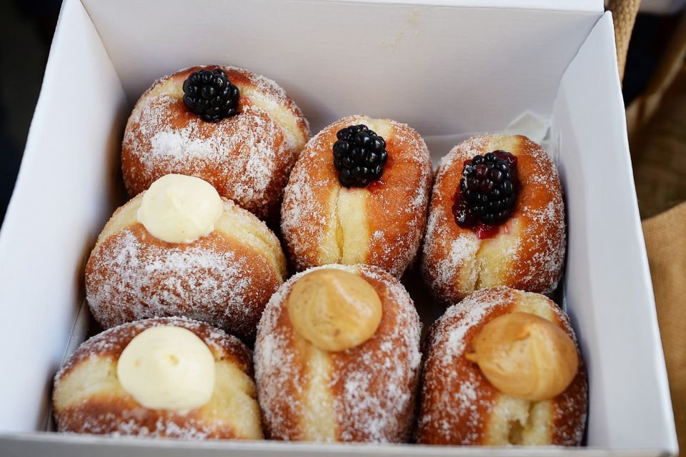 London: See 30+ Top Sights and Eat 8 British Foods Tour - What the guide brings to the experience (and why names keep coming up)