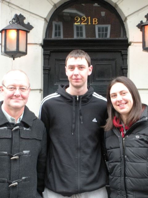 London: Sherlock Holmes Tour by Black Cab - Riding London’s iconic black cab while chasing Holmes