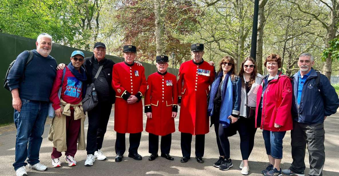 London’s Royal Family and Changing of the Guard Tour - St James’s Palace and the Royal Apartments You Can Still See