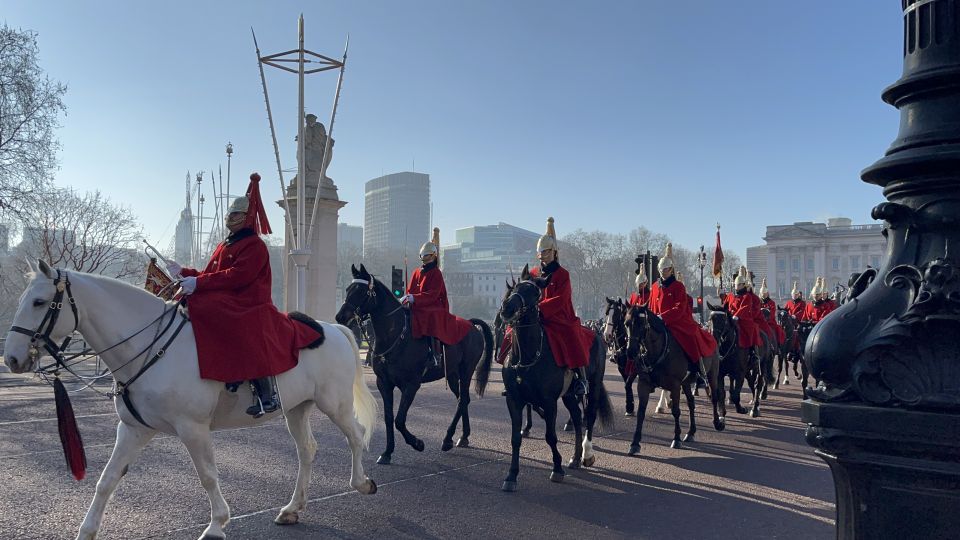 London’s Royal Family and Changing of the Guard Tour - Memorial Stops and Horse Guards Parade: History Without the Museum Fatigue