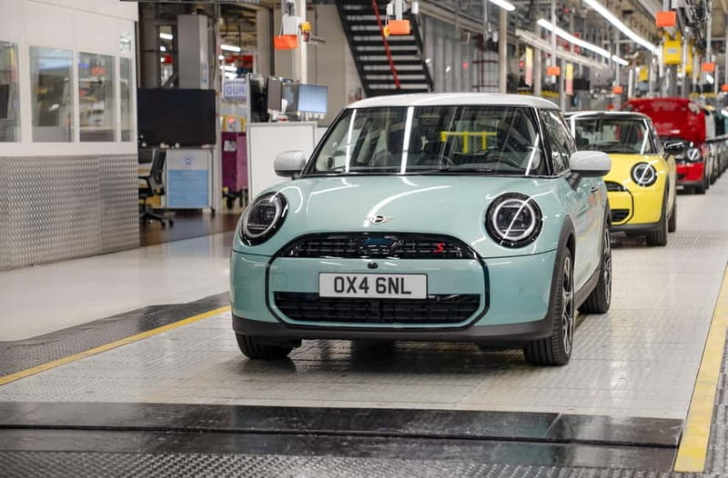 Oxford: MINI Factory Tour – Go Behind the Scenes - The production line you can actually follow: from Body-in-White to assembly